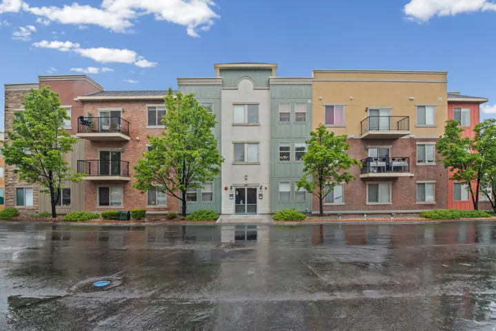 View of apartment building / complex
