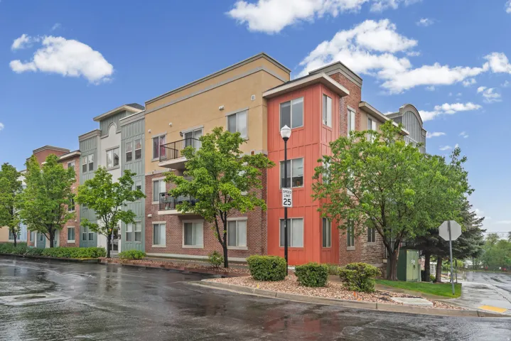 View of apartment building / complex