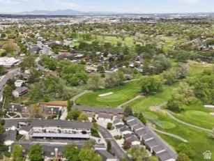 Bird's eye view of a golf course