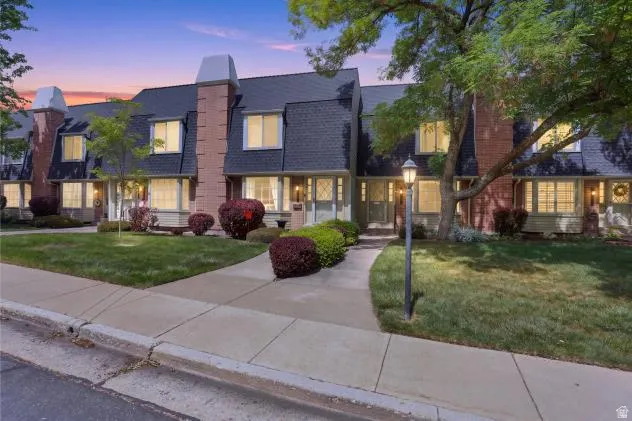 View of front of home featuring a front lawn