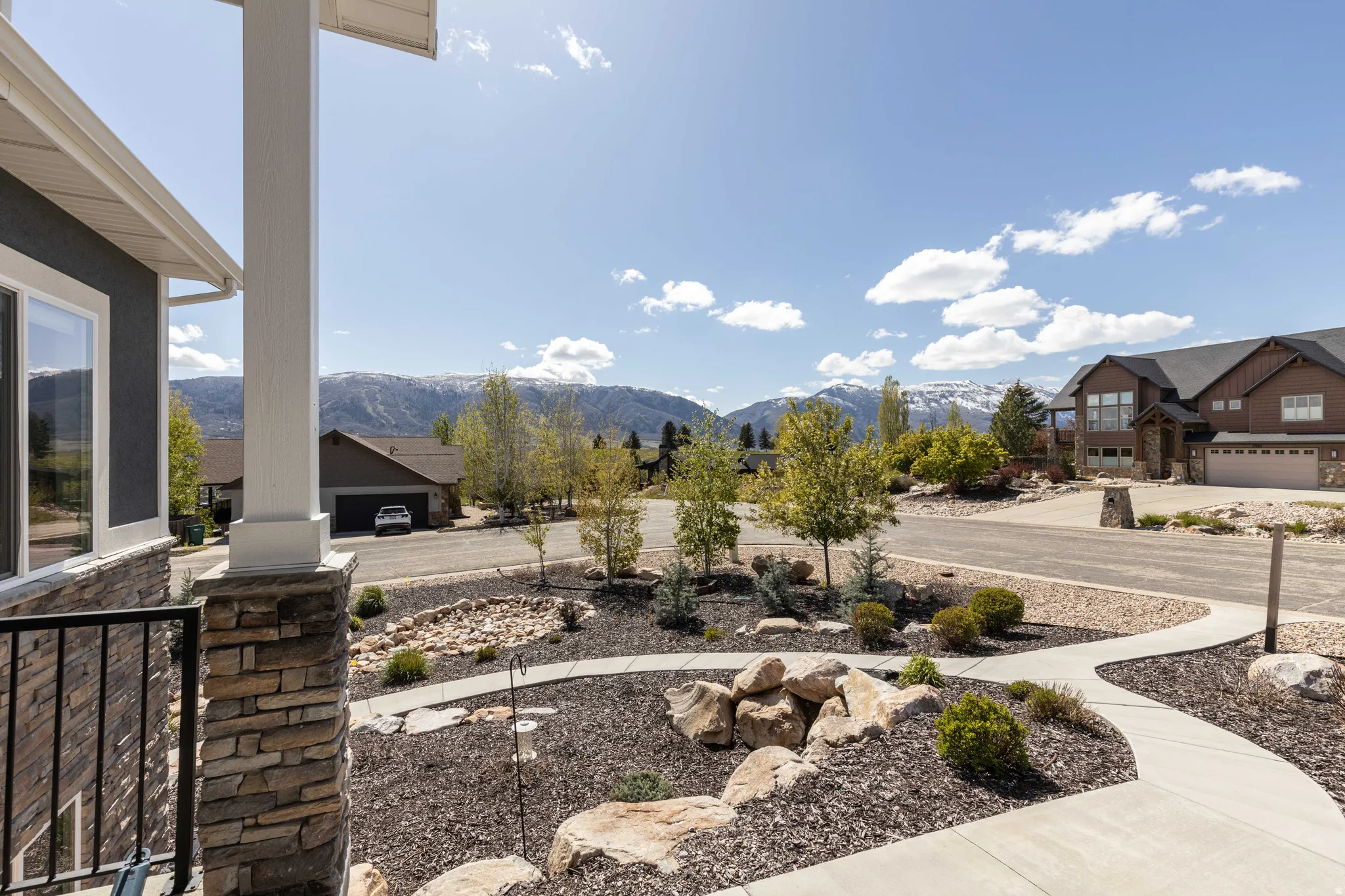 View of yard with a mountain view