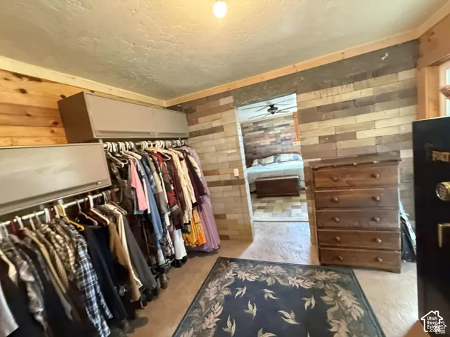 Walk in closet featuring ceiling fan