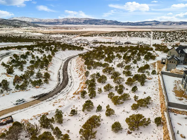 Snowy aerial view with a mountain view