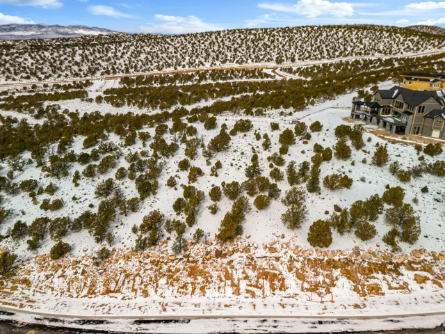 Snowy aerial view with a mountain view