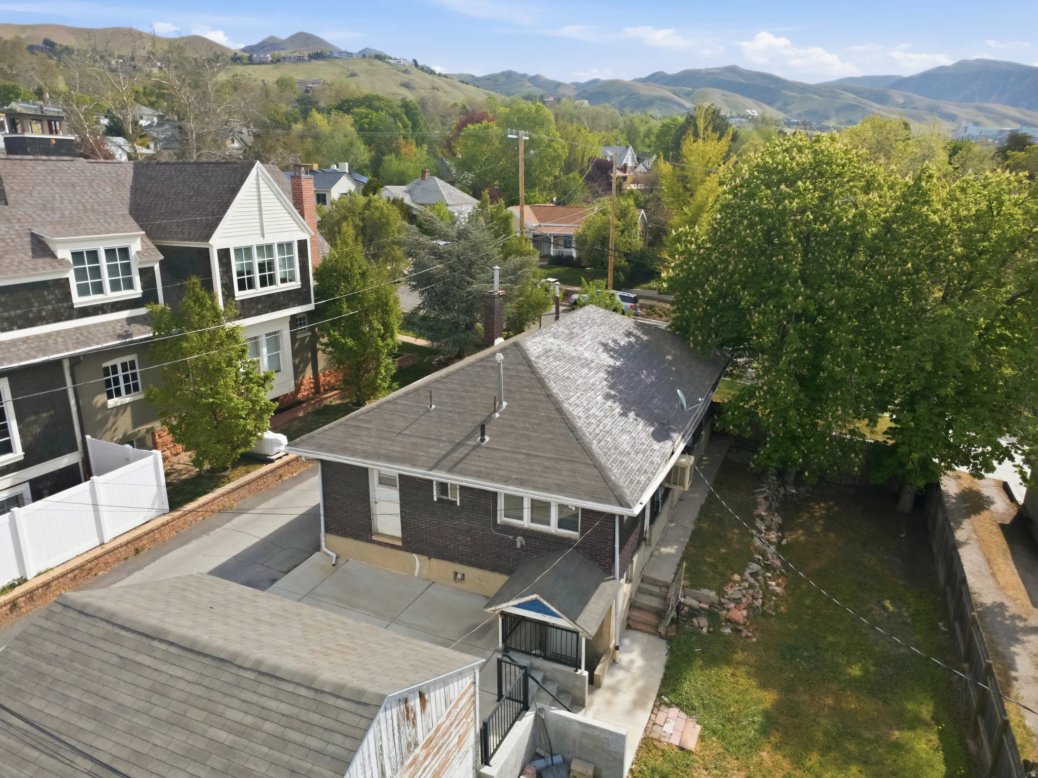 Aerial view of residential area featuring a mountainous background