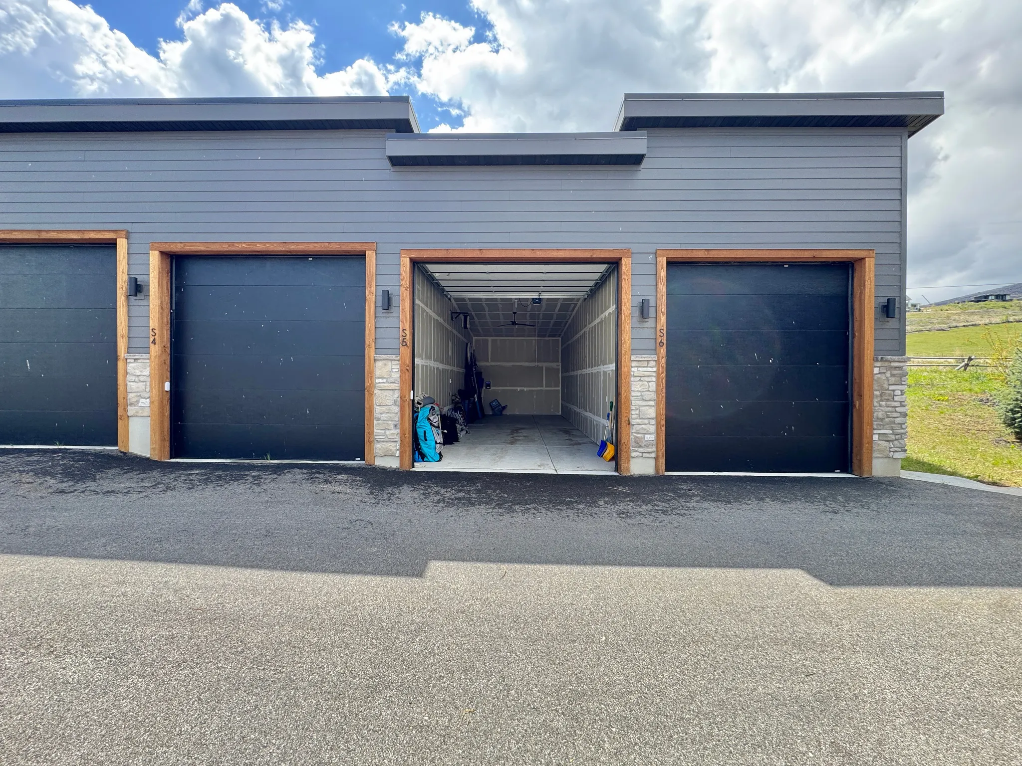 Unit S5 - 14' X 40' with Power, A/C, 220 Power