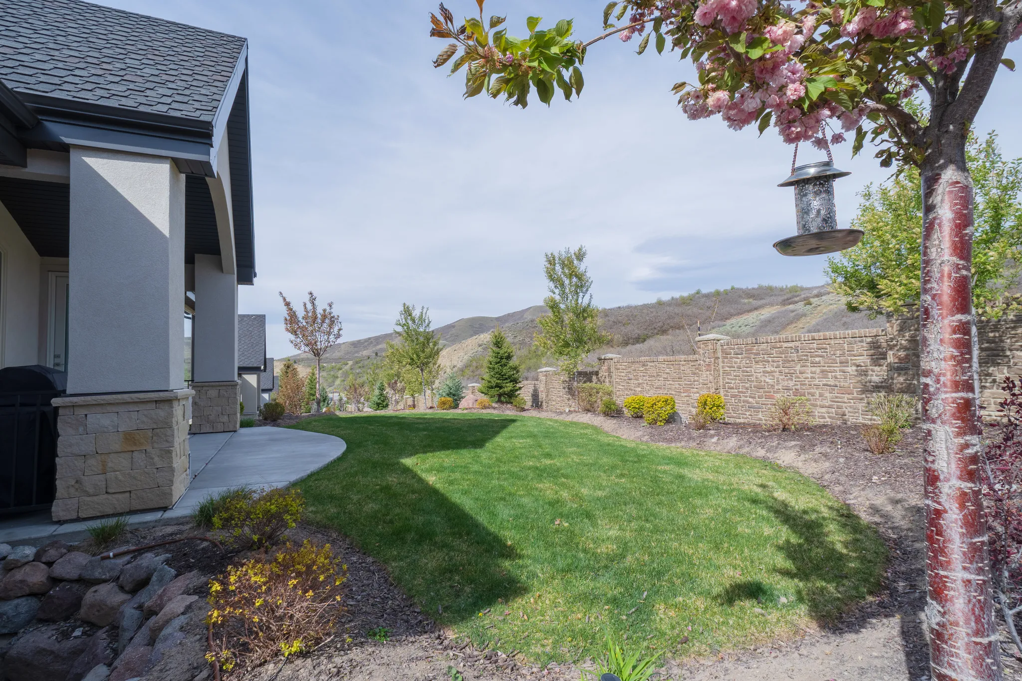 View of yard with a mountain view