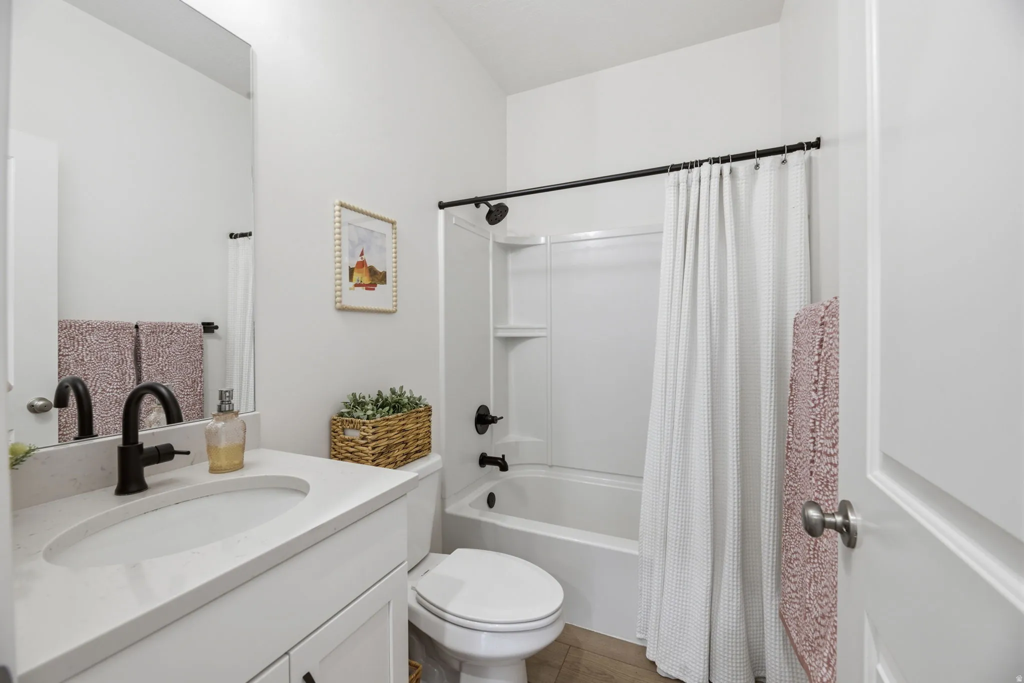 Bathroom with vanity and shower / tub combo