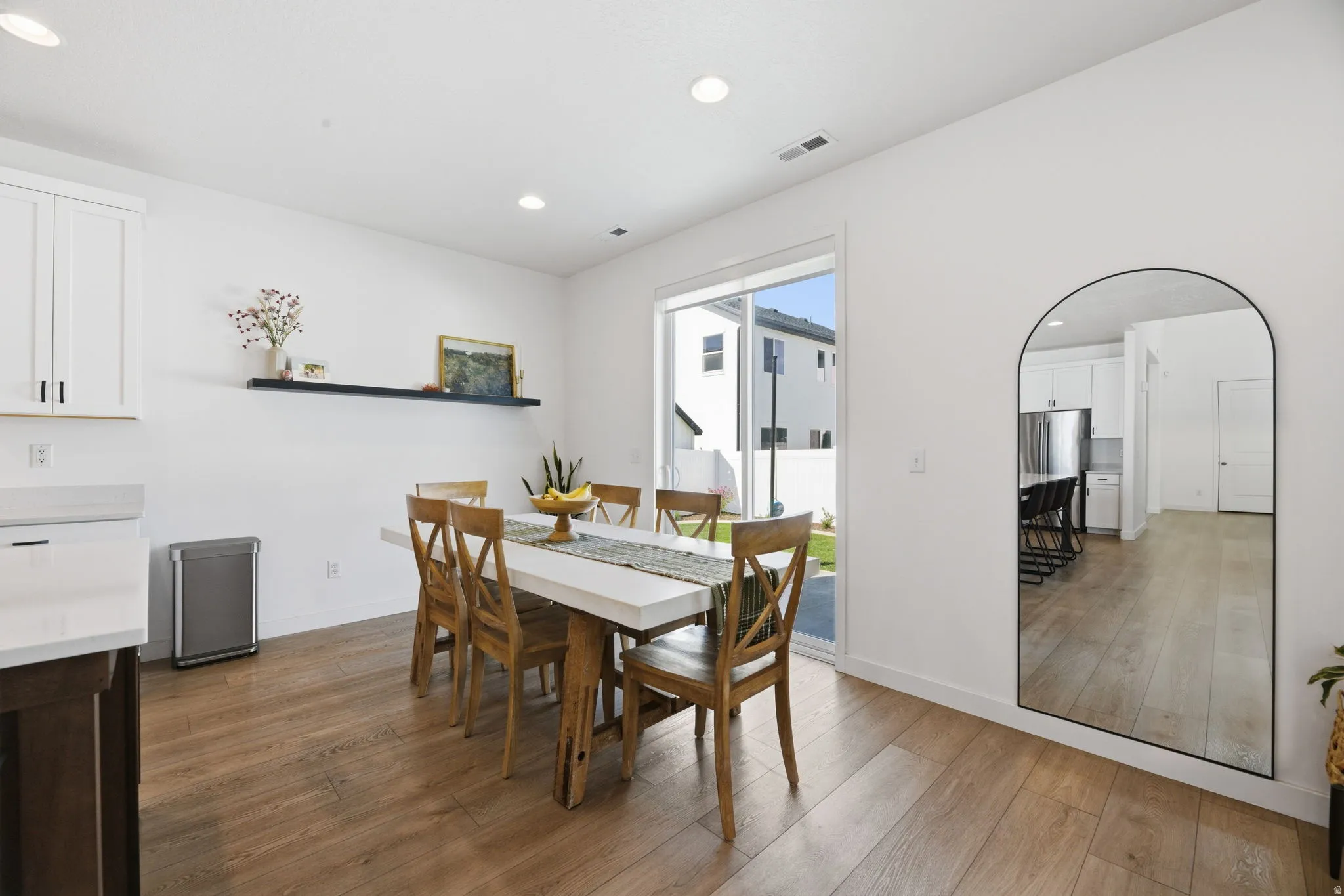 Beautiful Kitchen w/Island & Dining w/Great Room Area