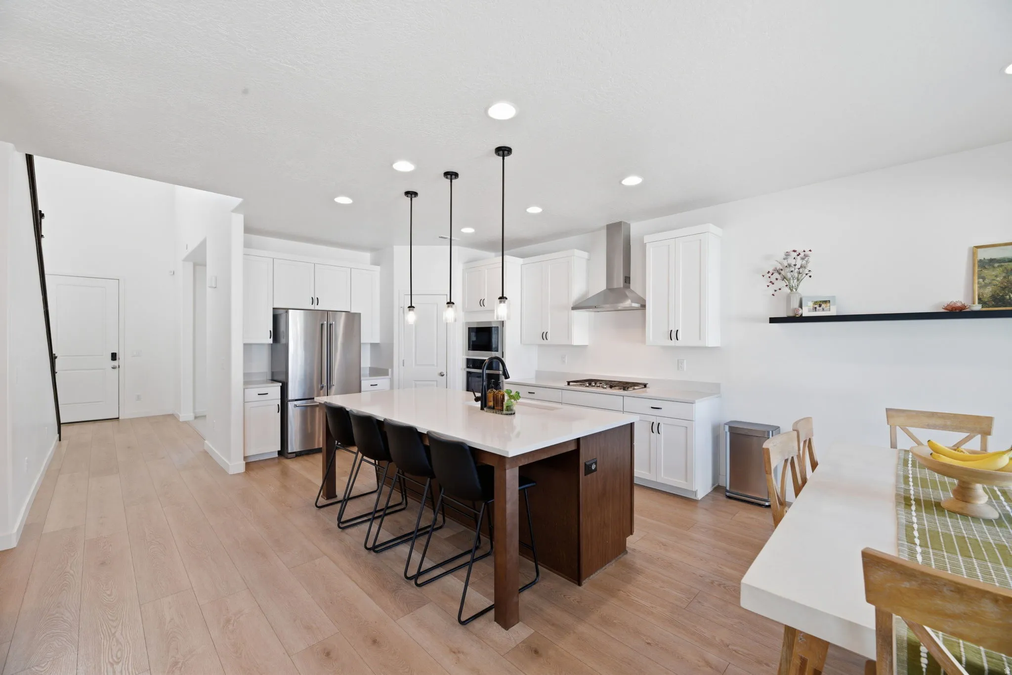 Beautiful Kitchen w/Island & Dining w/Great Room Area