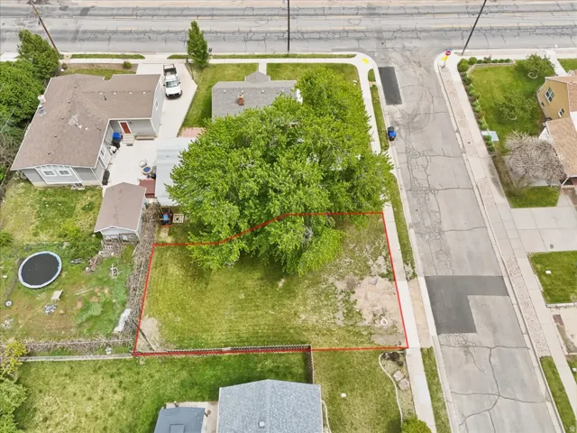 Aerial perspective of suburban area with property parcel outlined
