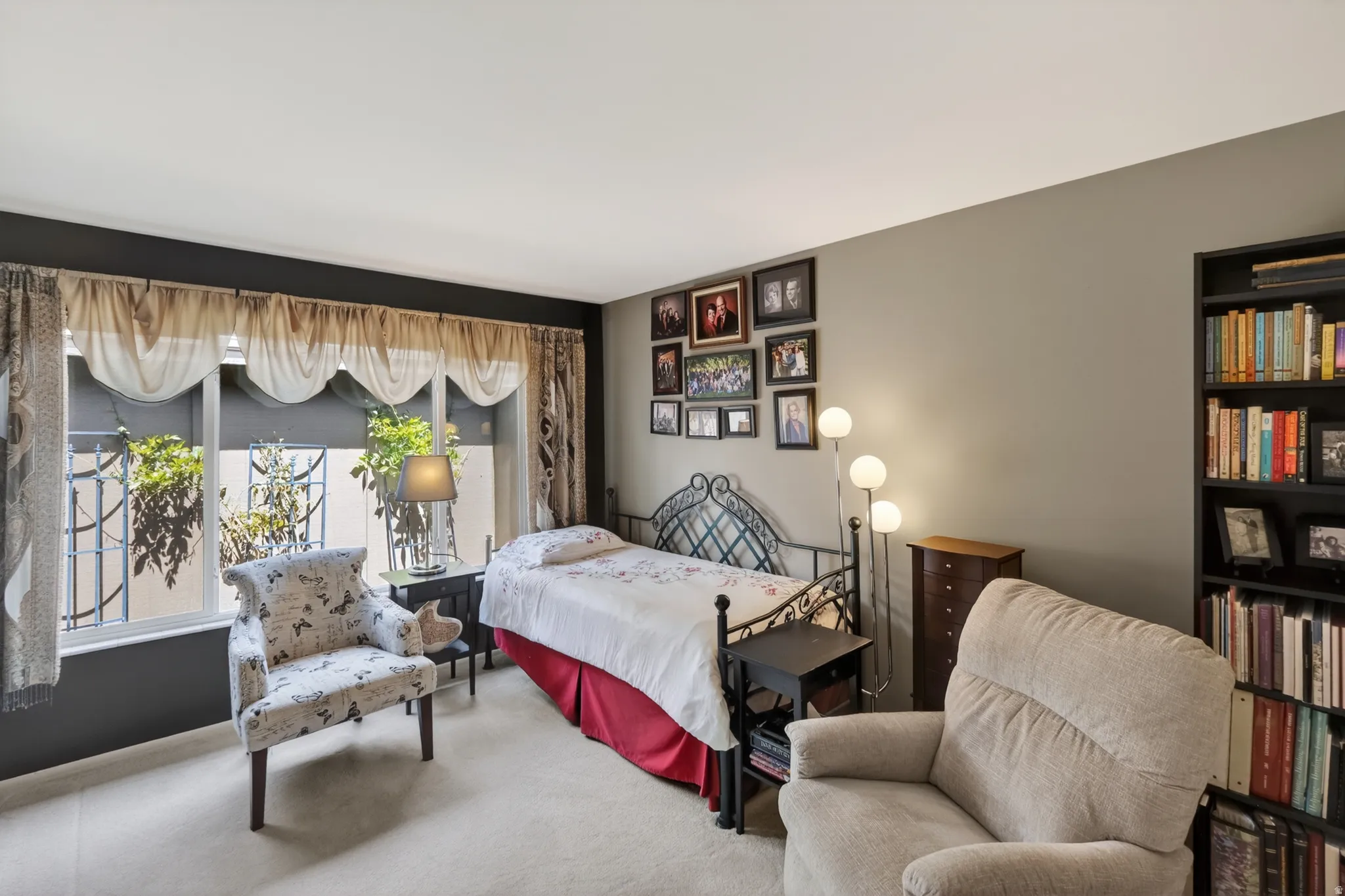 Bedroom with carpet floors