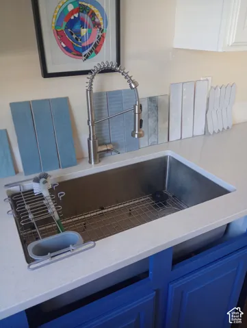 New undermount stainless steel kitchen sink featuring a brand new high-arc pull-down sprayer faucet.
