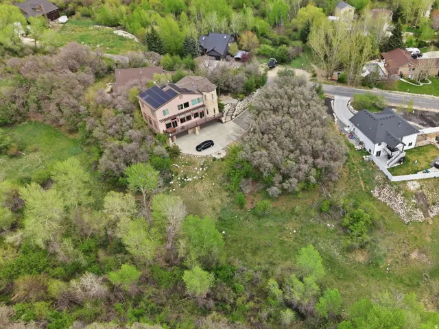 Nautral waterway behind the home creating a natural space where homes will not be built