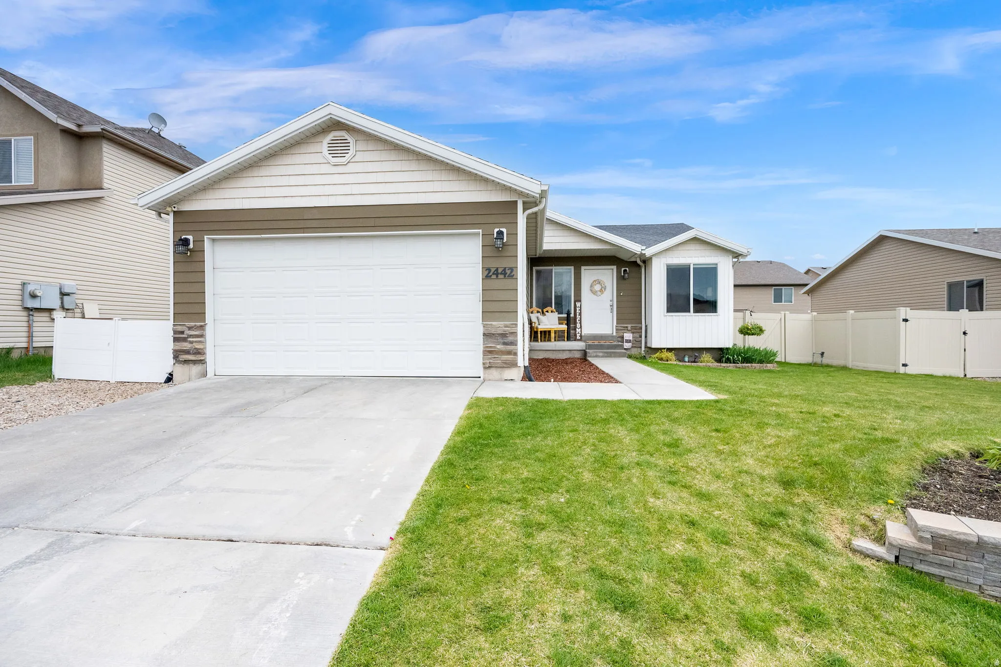 Ranch-style house with driveway and an attached garage