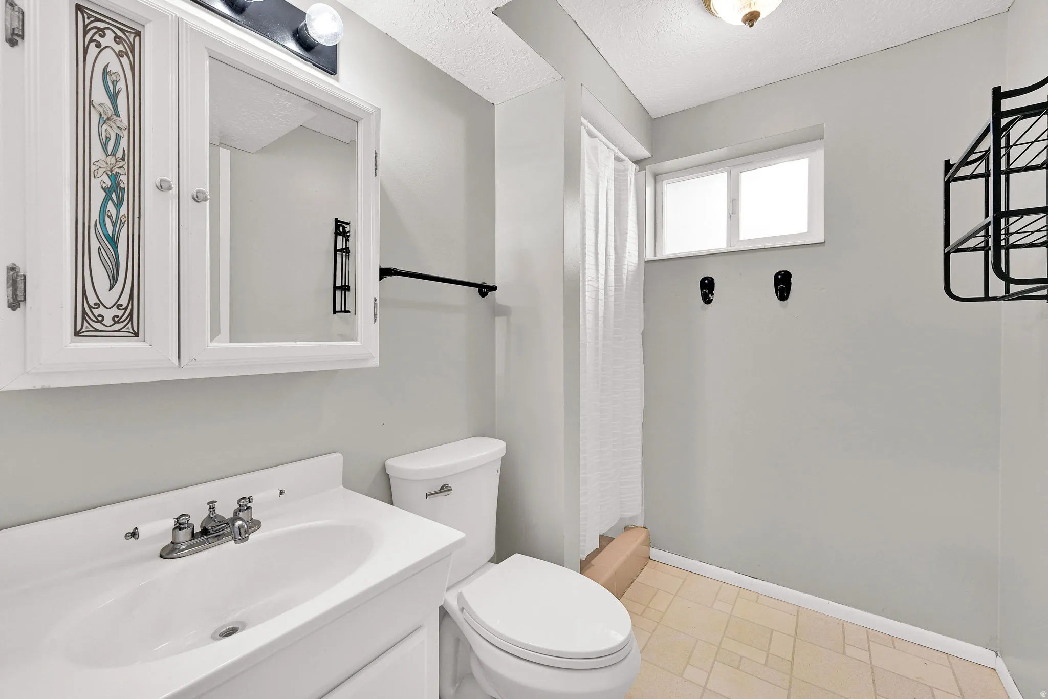 Spacious bathroom with shower