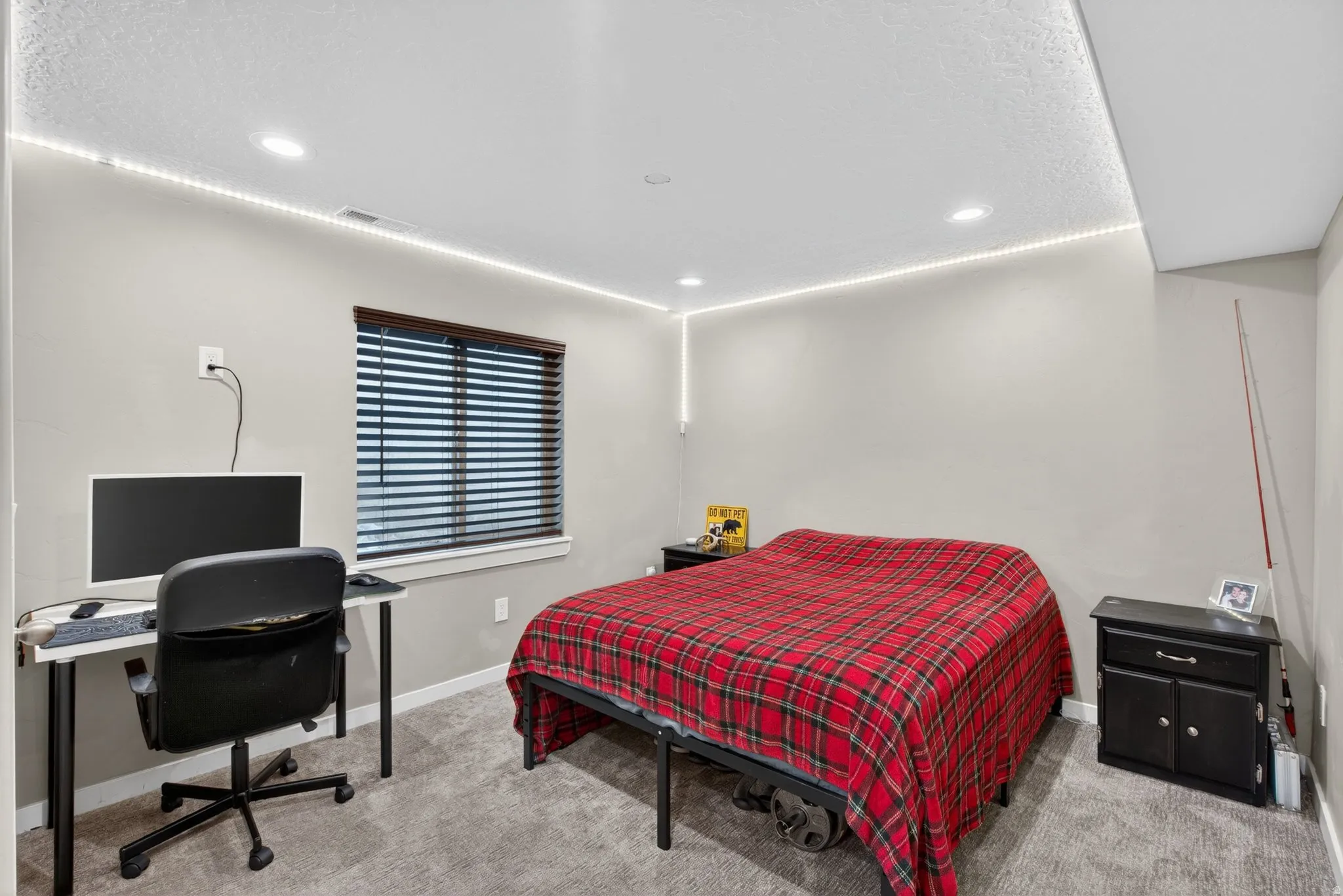Bedroom featuring an office area, light colored carpet, recessed lighting, and a textured ceiling