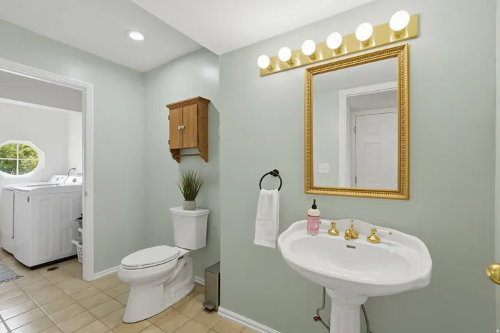 581 E Compass Cir, North Salt Lake, Utah 84054