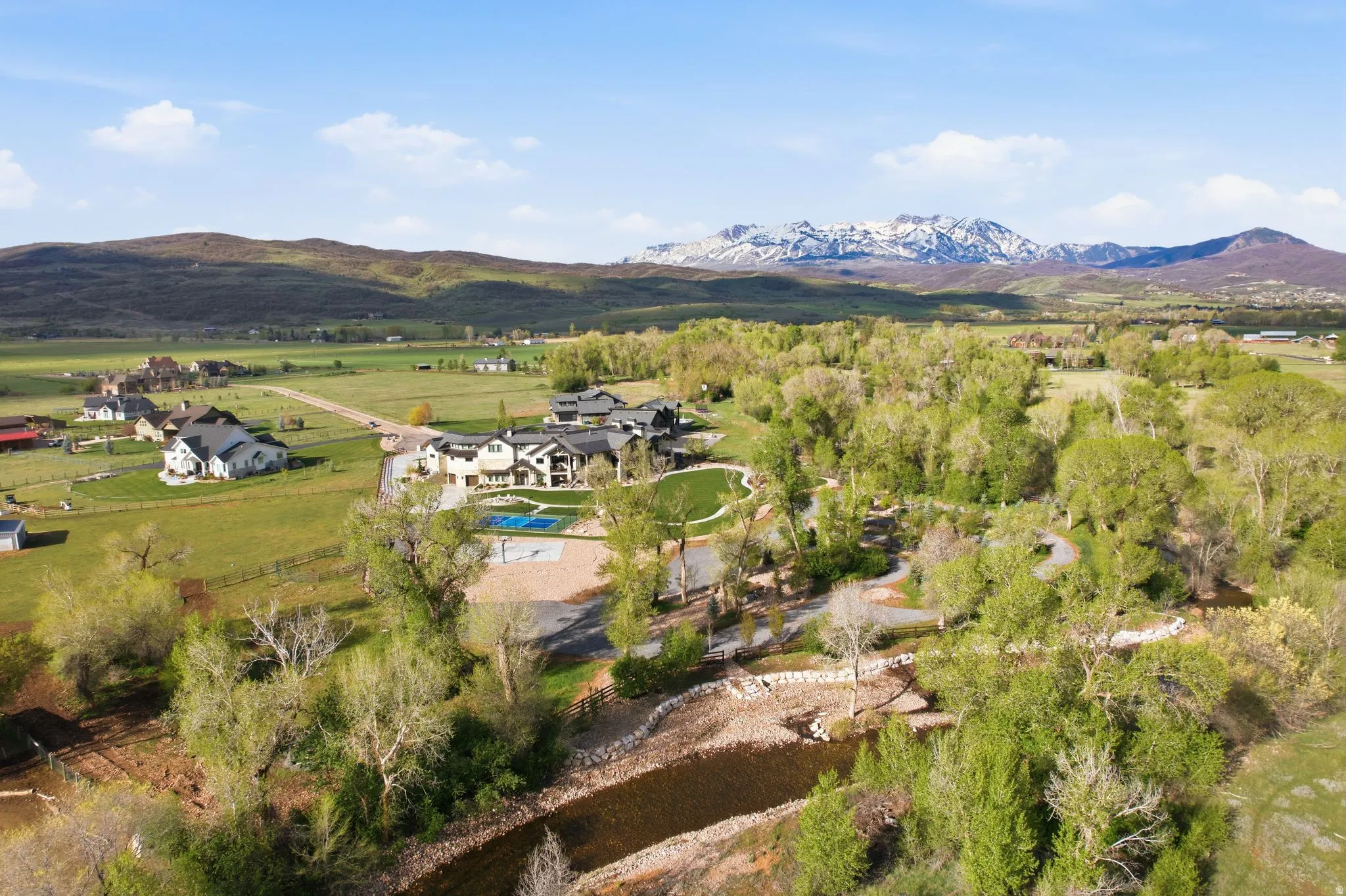 Aerial view of property and surrounding area with mountains