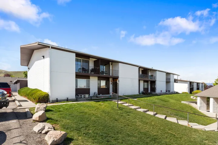 View of apartment building / complex