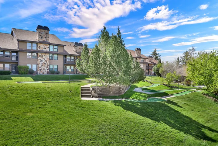 interior golfing amenity