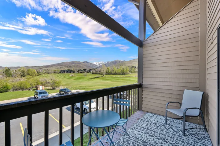 Balcony featuring a mountain view and golf course view