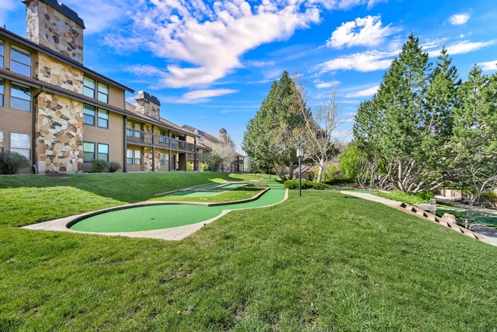 interior golfing amenity