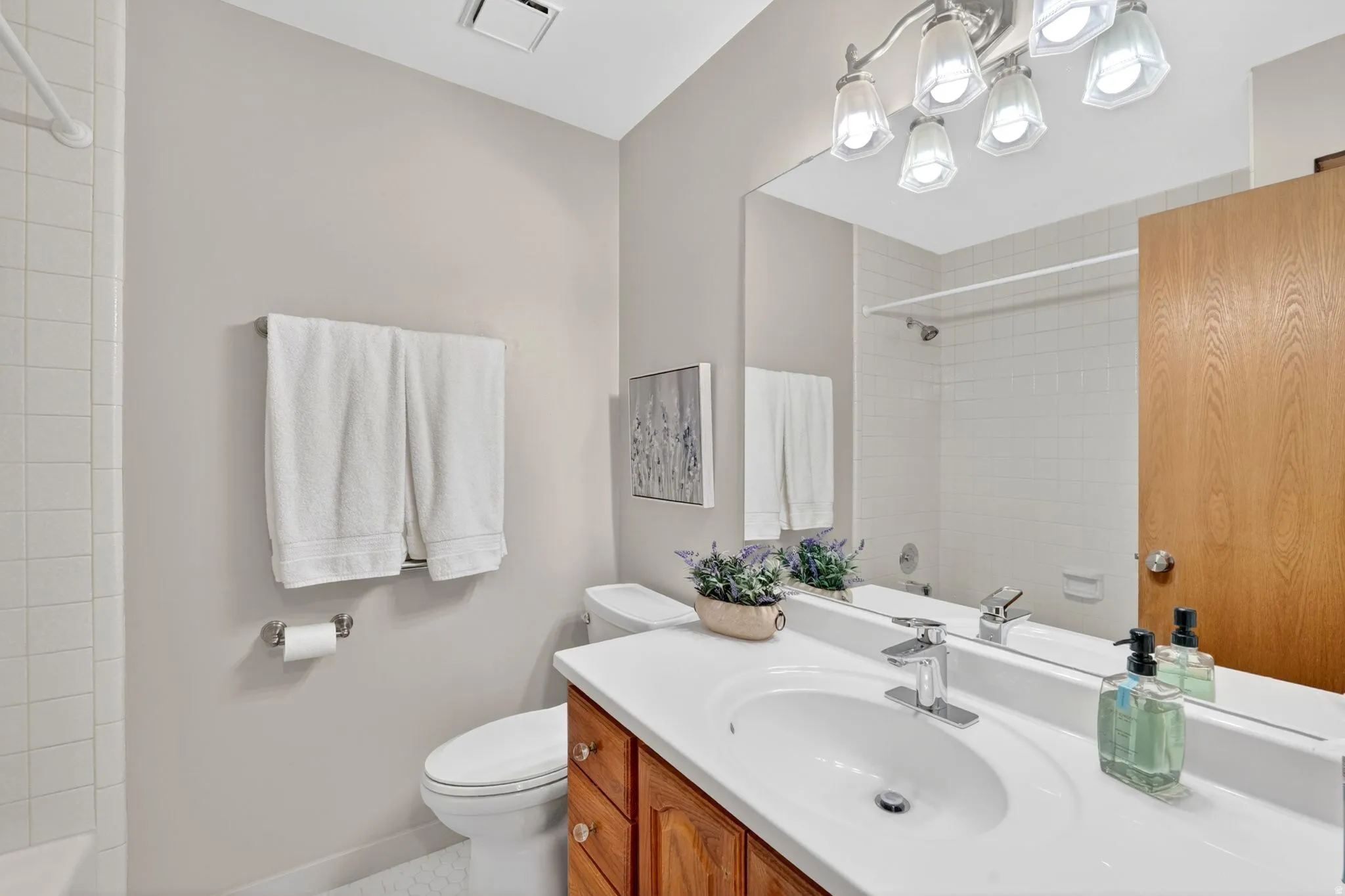 Bathroom with vanity and shower / tub combination