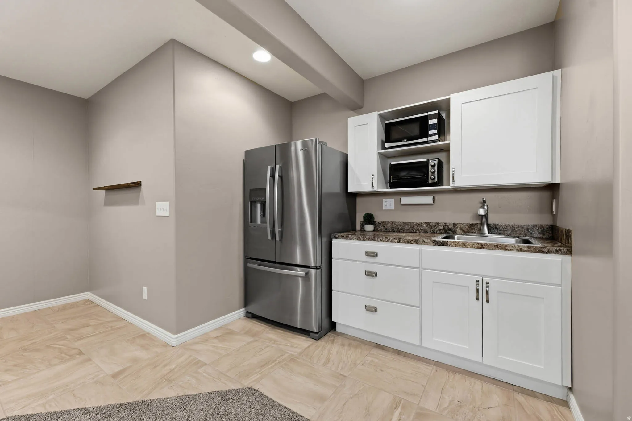 Everything stays with this kitchenette so it will be ready for your housewarming party!