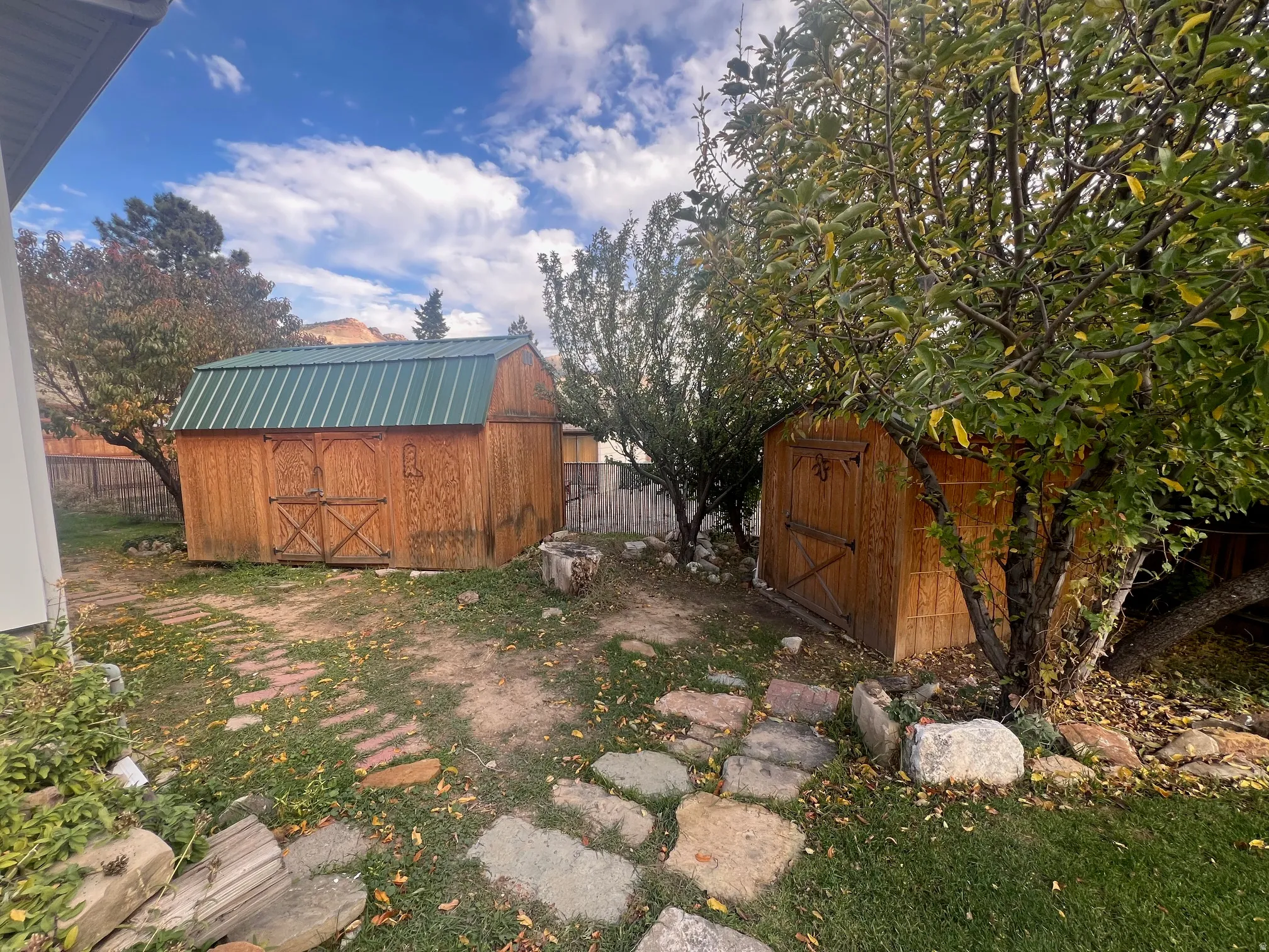 View of yard featuring a storage shed