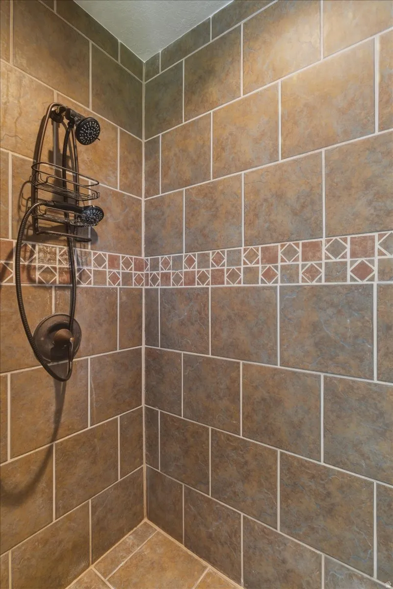 Bathroom with a tile shower