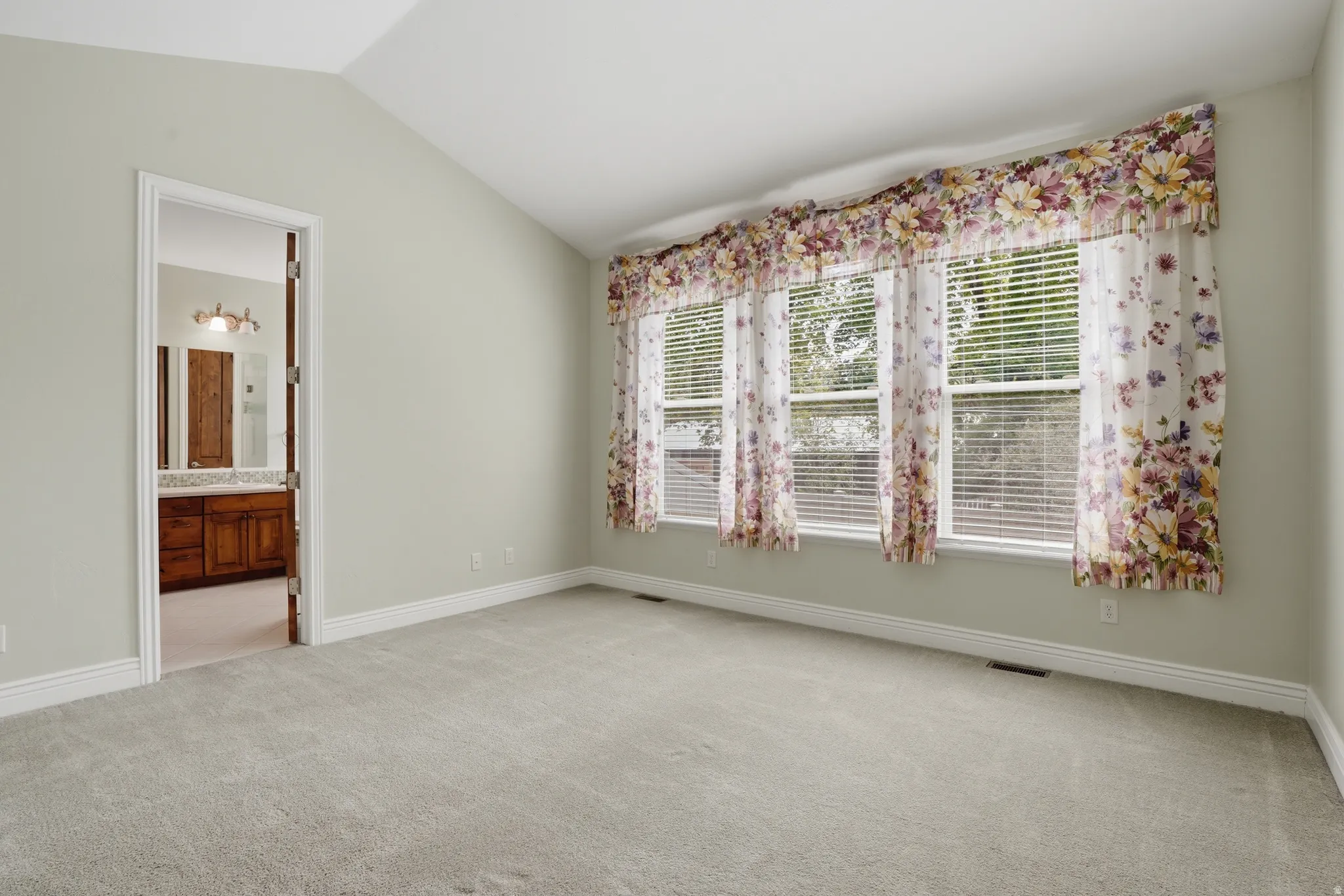 Primary baedroom with ensuite bathroom