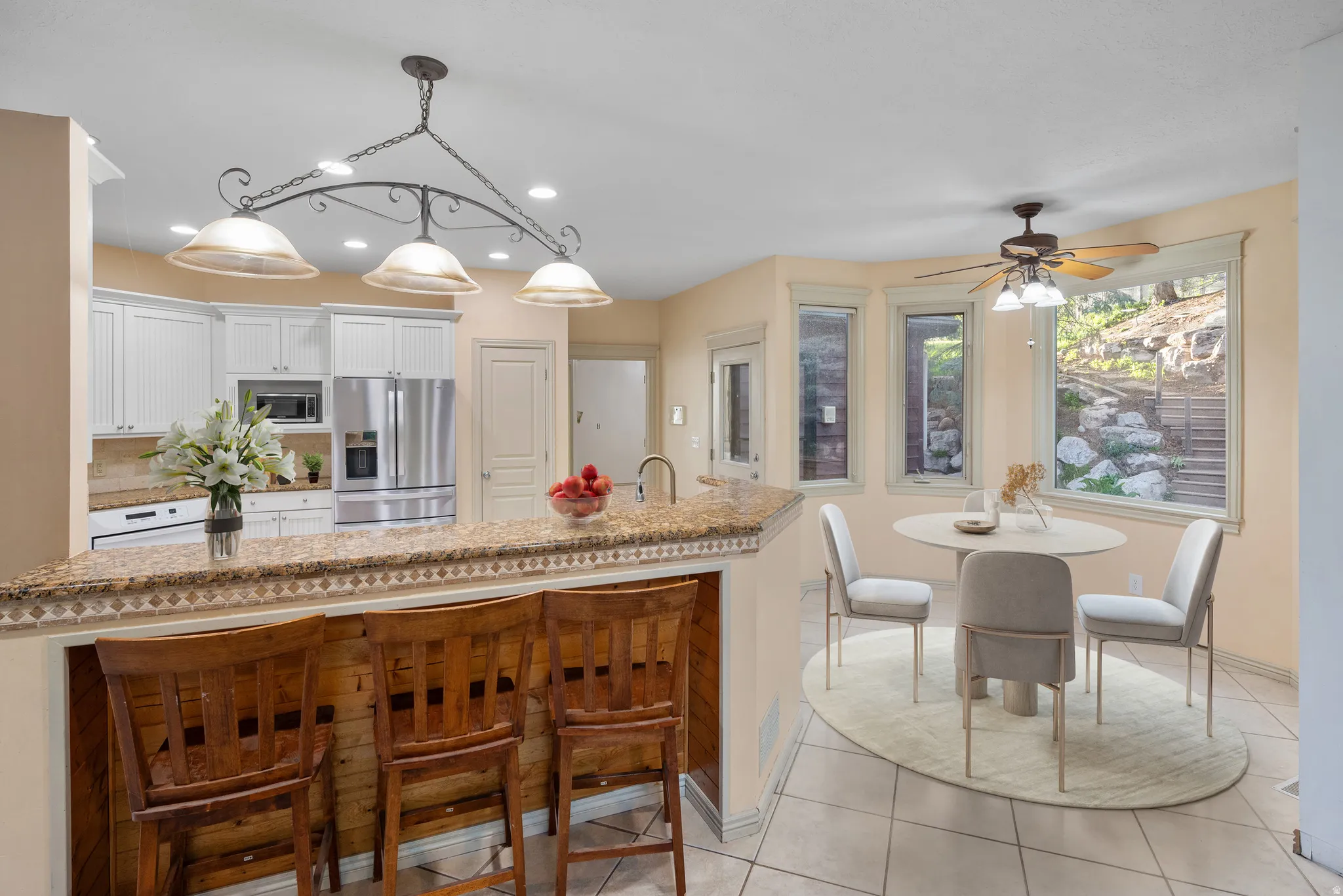 Virtually staged eating areas