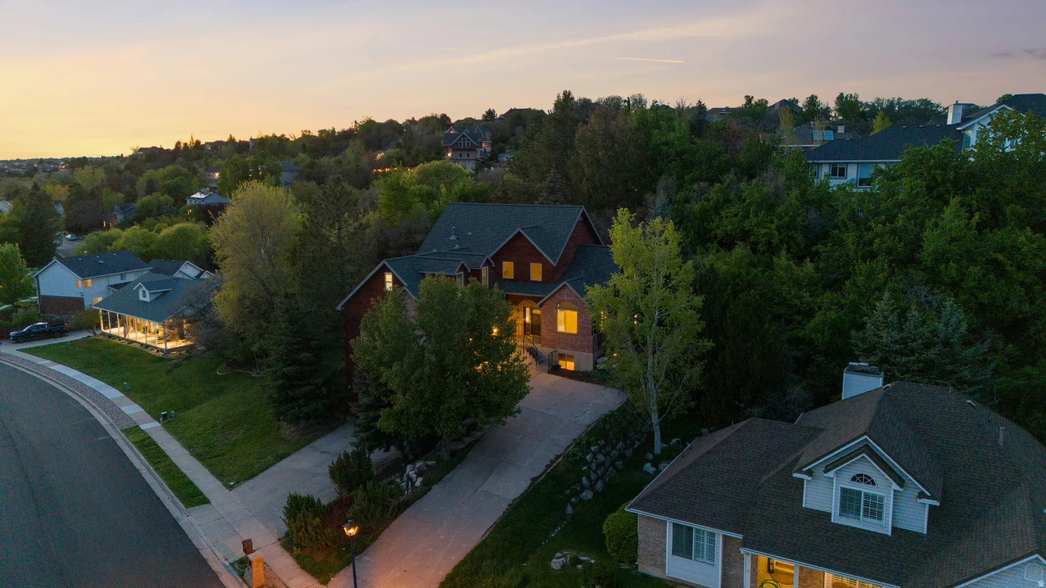 Aerial view at dusk of view of wooded area