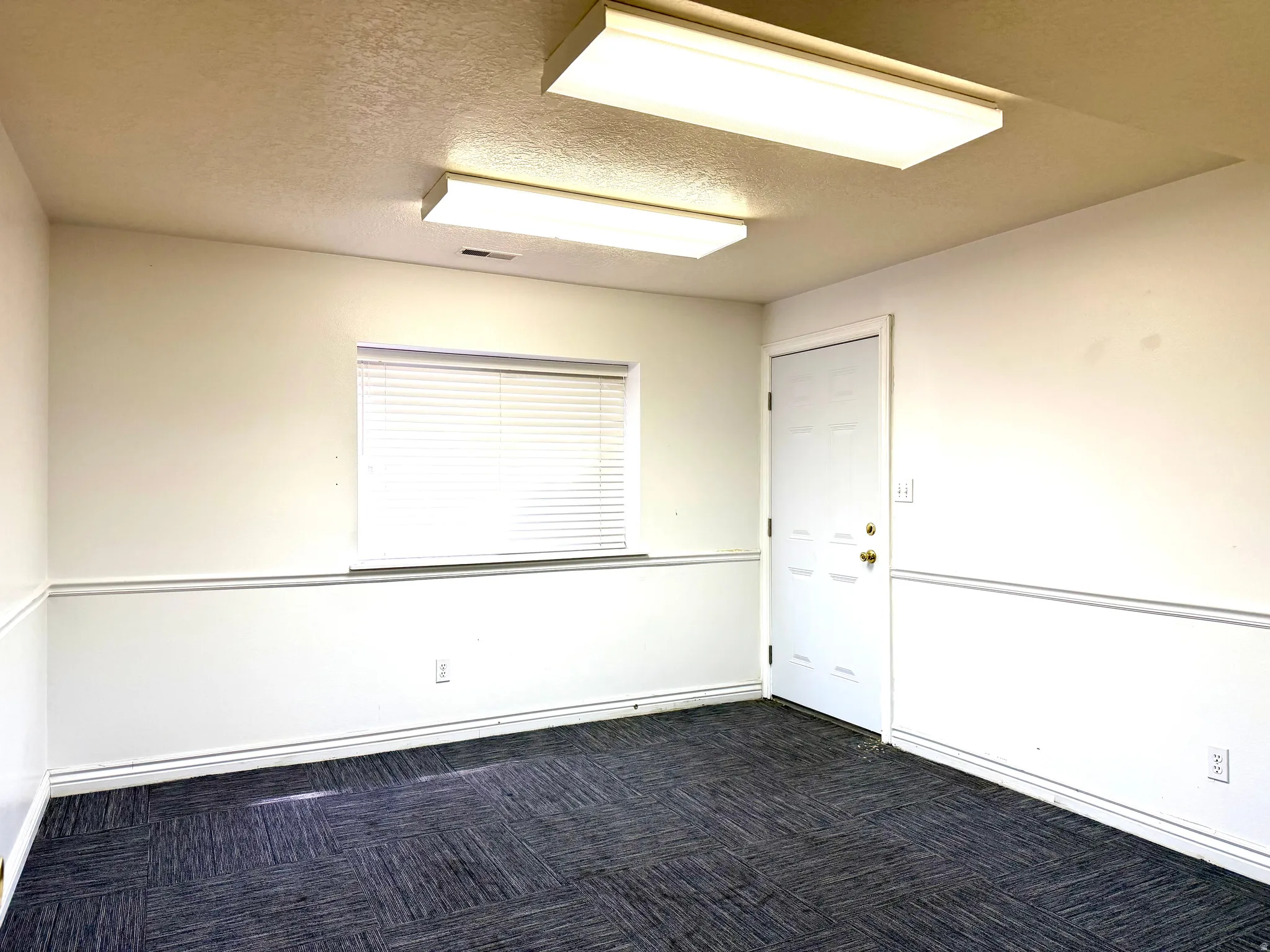 This office has exterior access