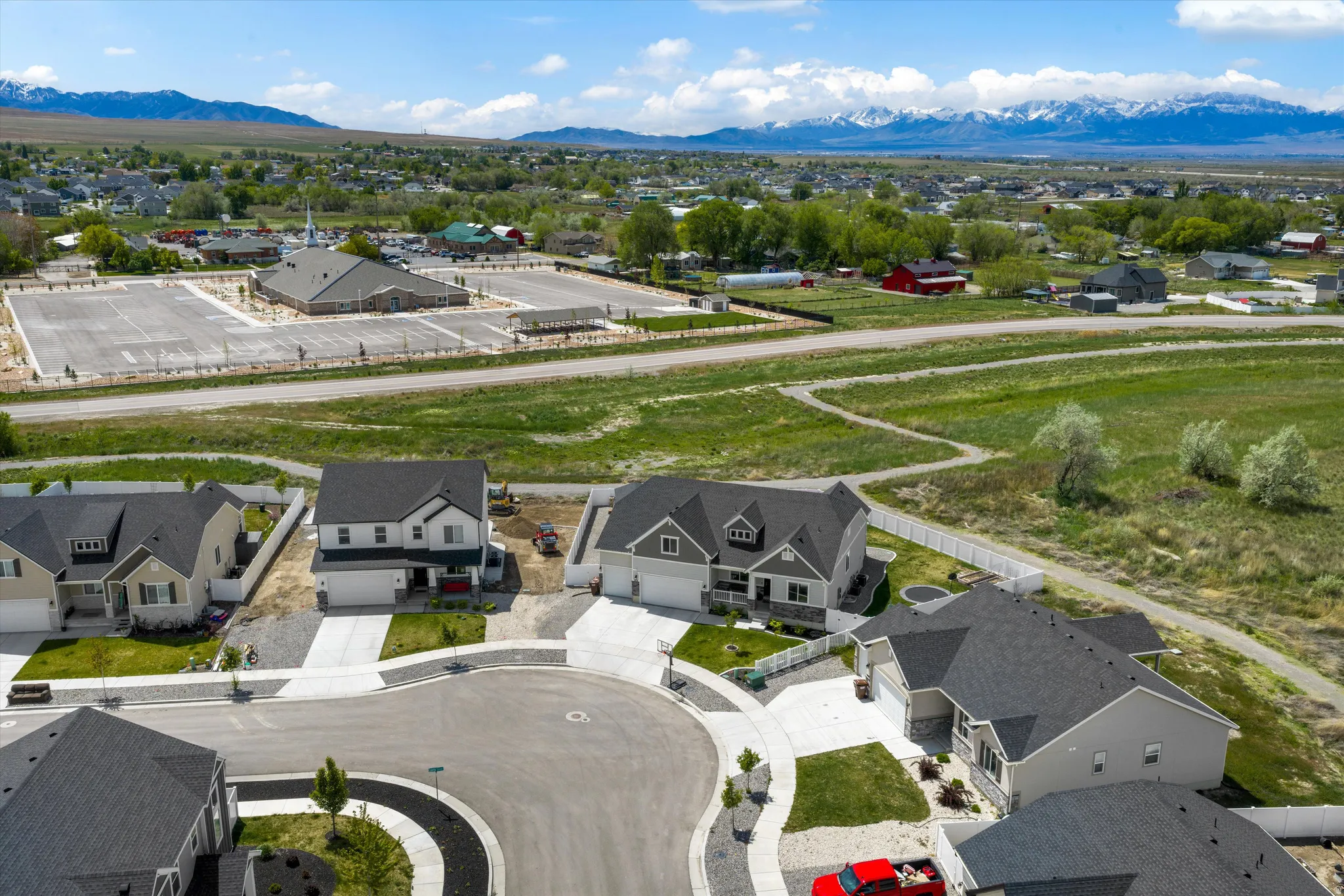 Aerial view of residential area featuring a mountain backdrop
