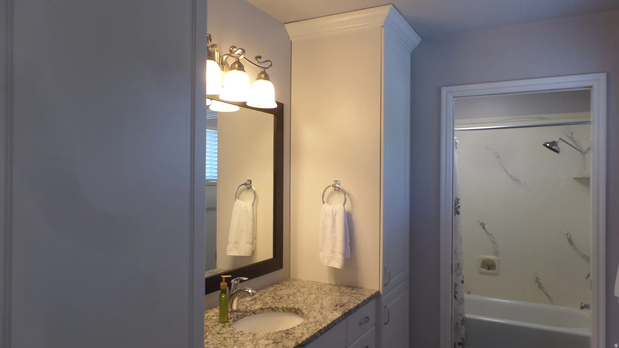 Bathroom - Lots of Cabinets & Separate Toilet & Tub/Shower Room