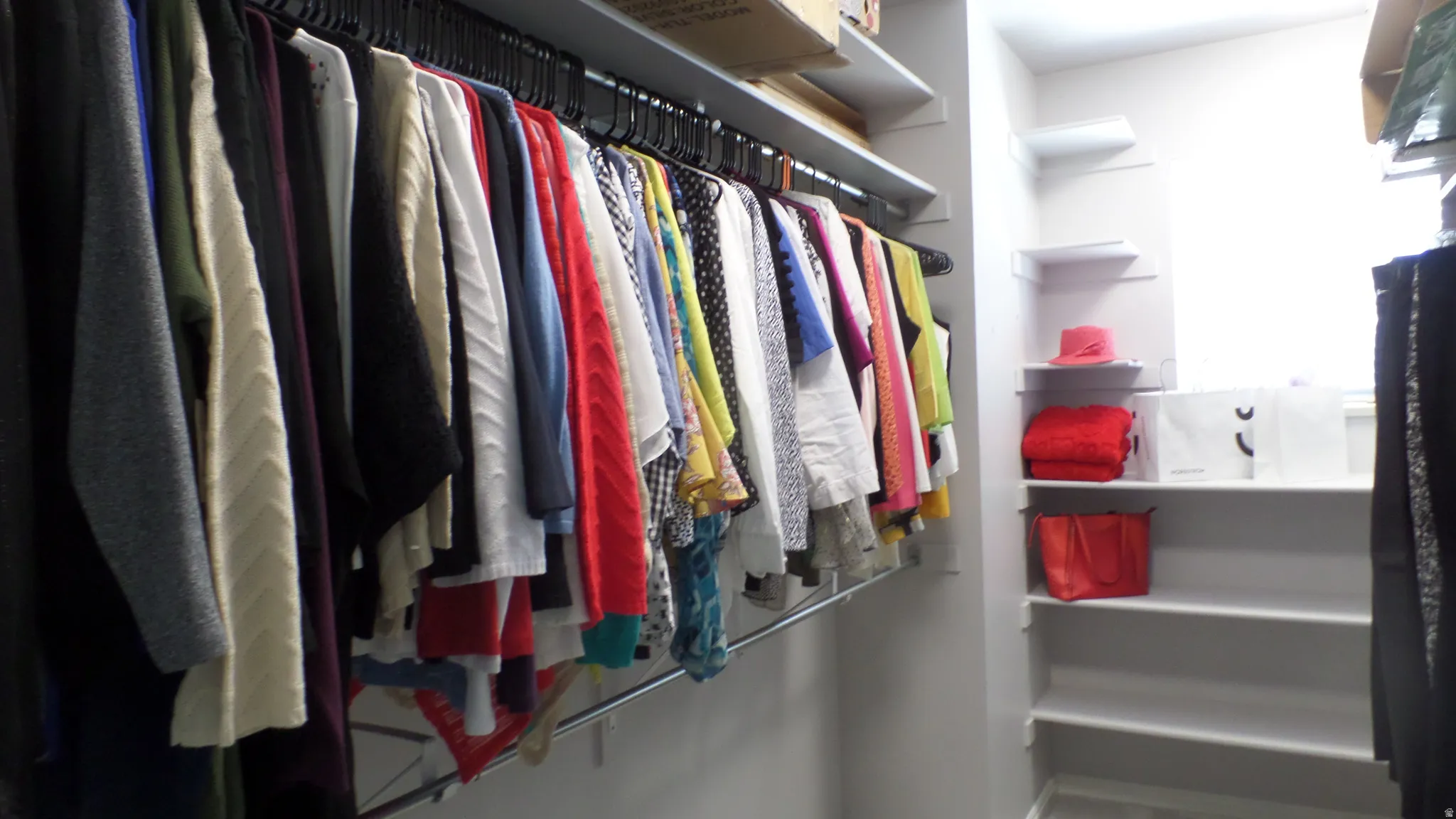 Owners Ensuite - Very Large Walk-In Closet & Lots of Shelves