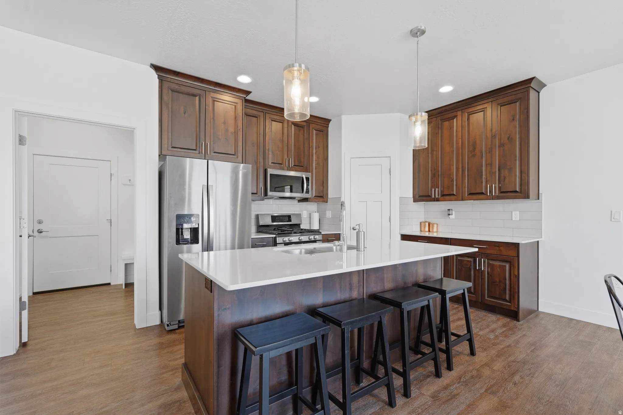 This kitchen is ready for you to move right in