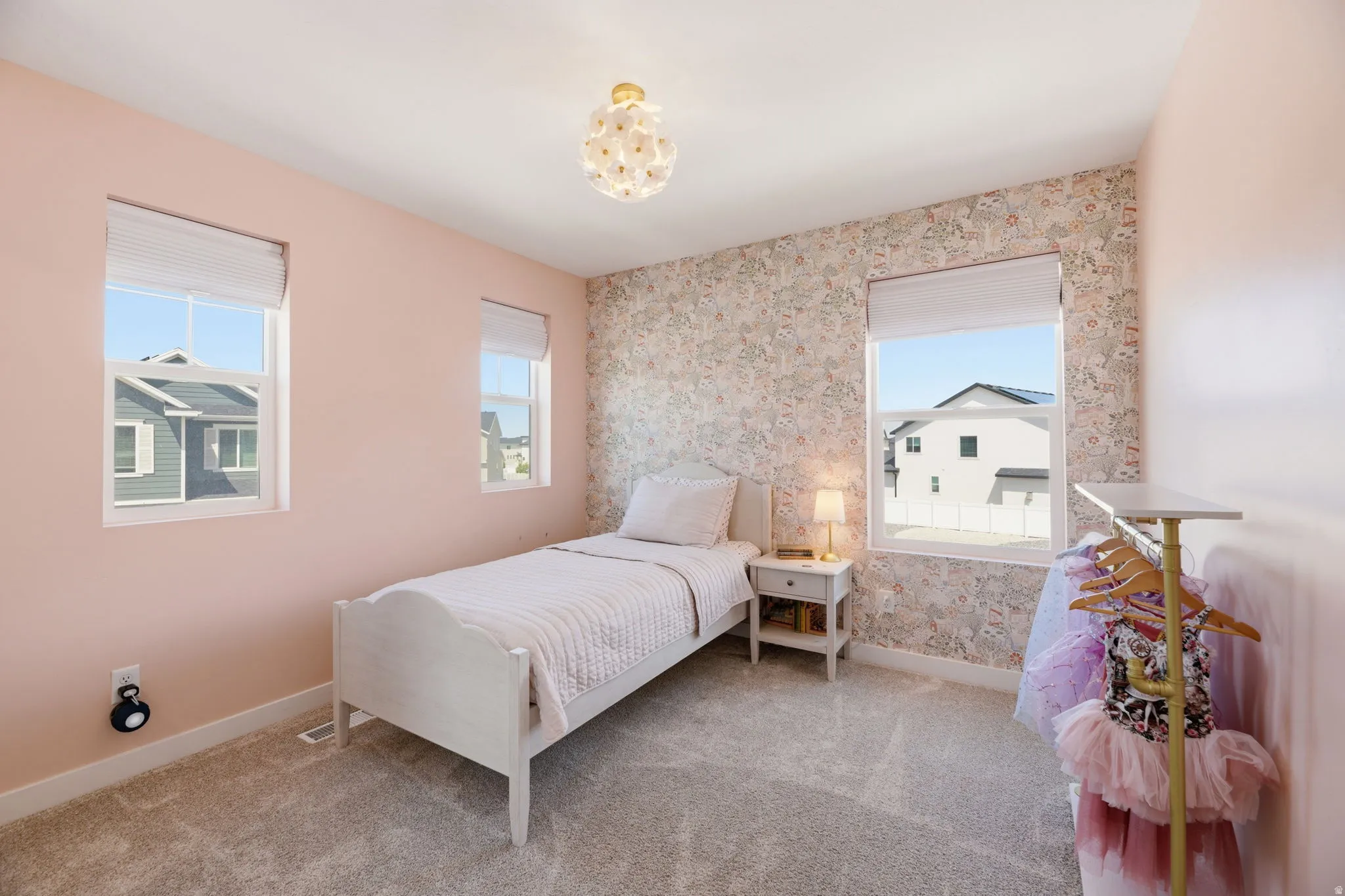Lovely Detailed Bedroom w/Walk In Closet & Built in Organizer!