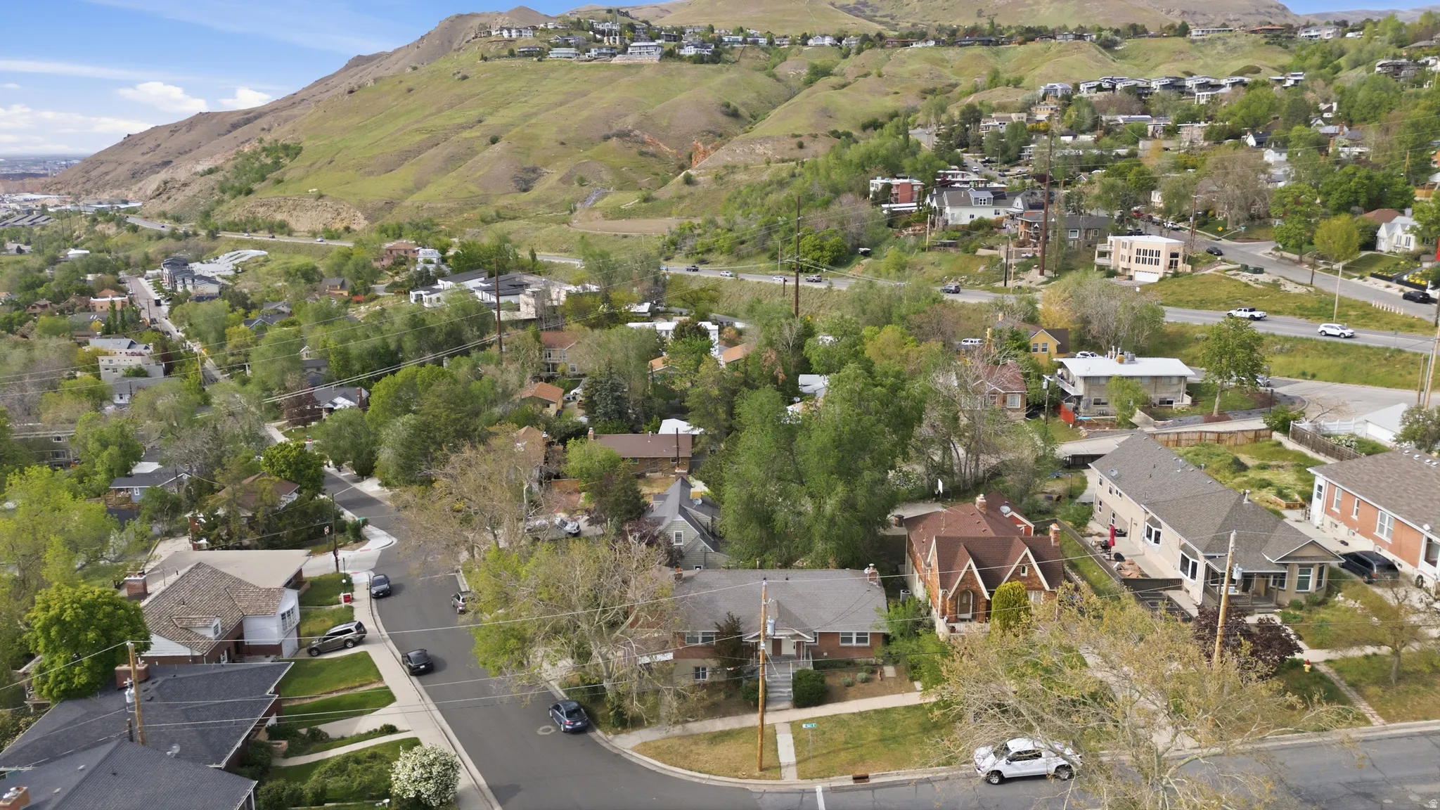 Aerial view of property's location with nearby suburban area and a mountain backdrop