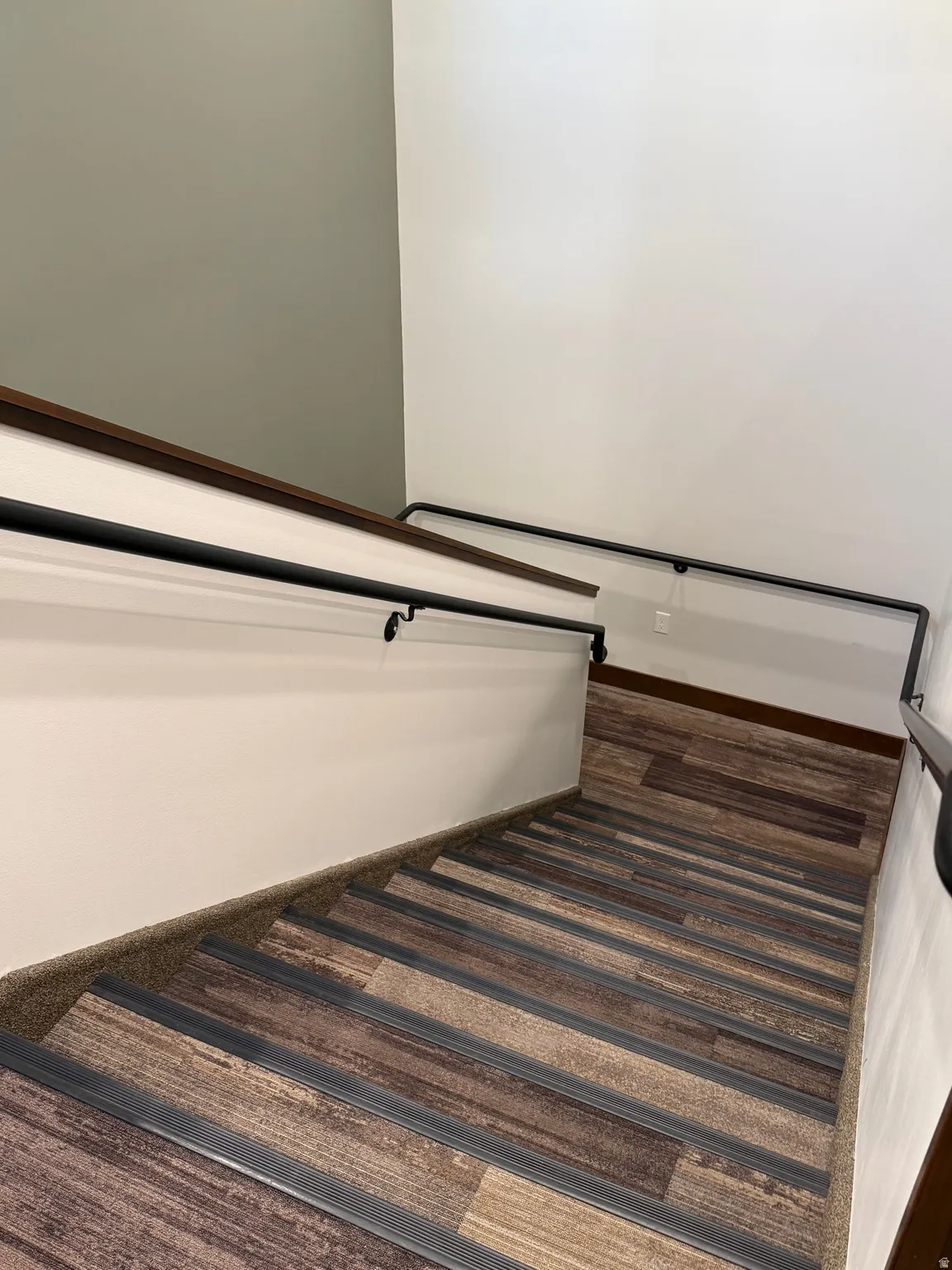 Stairway with carpet