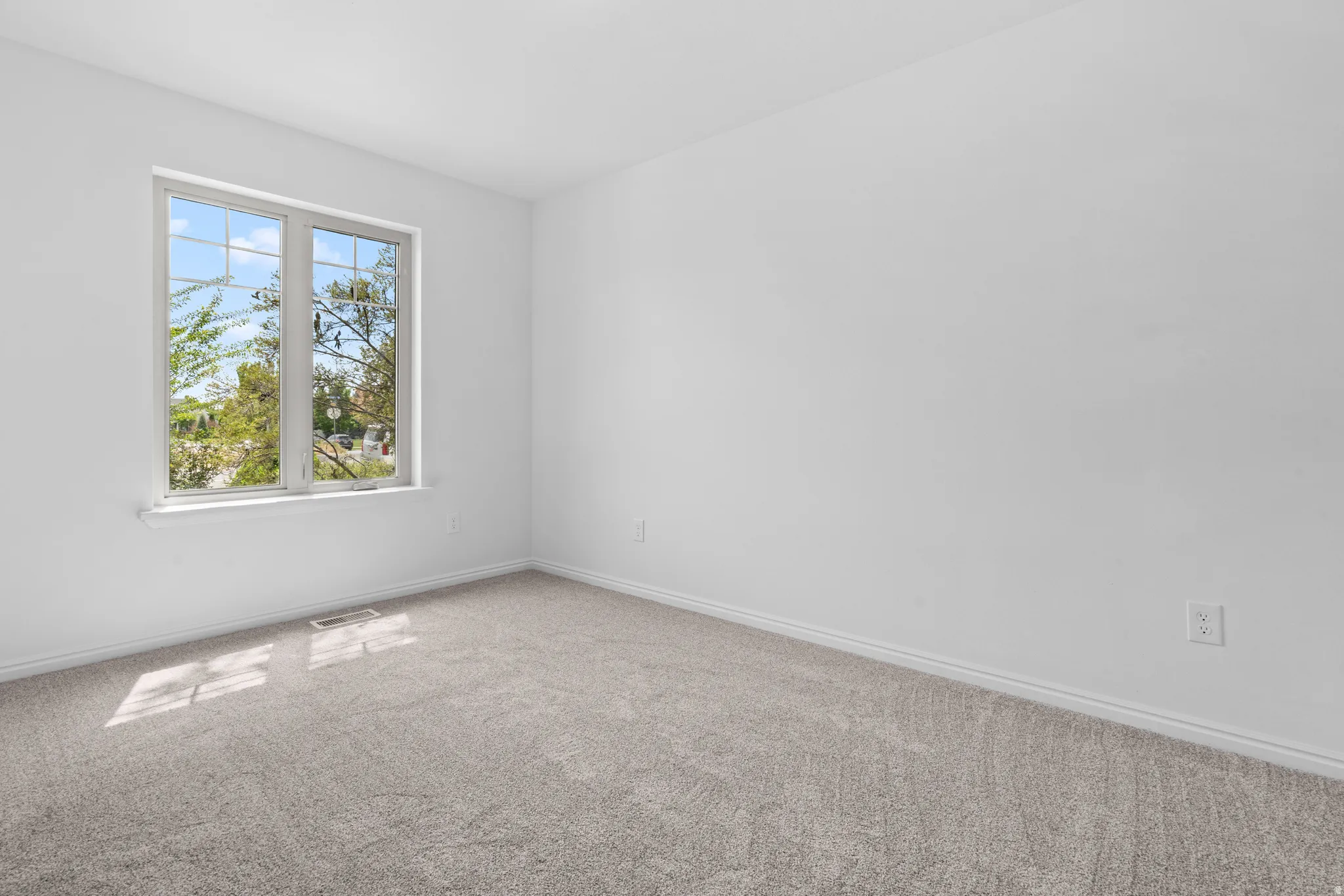 Unfurnished room featuring baseboards and carpet floors
