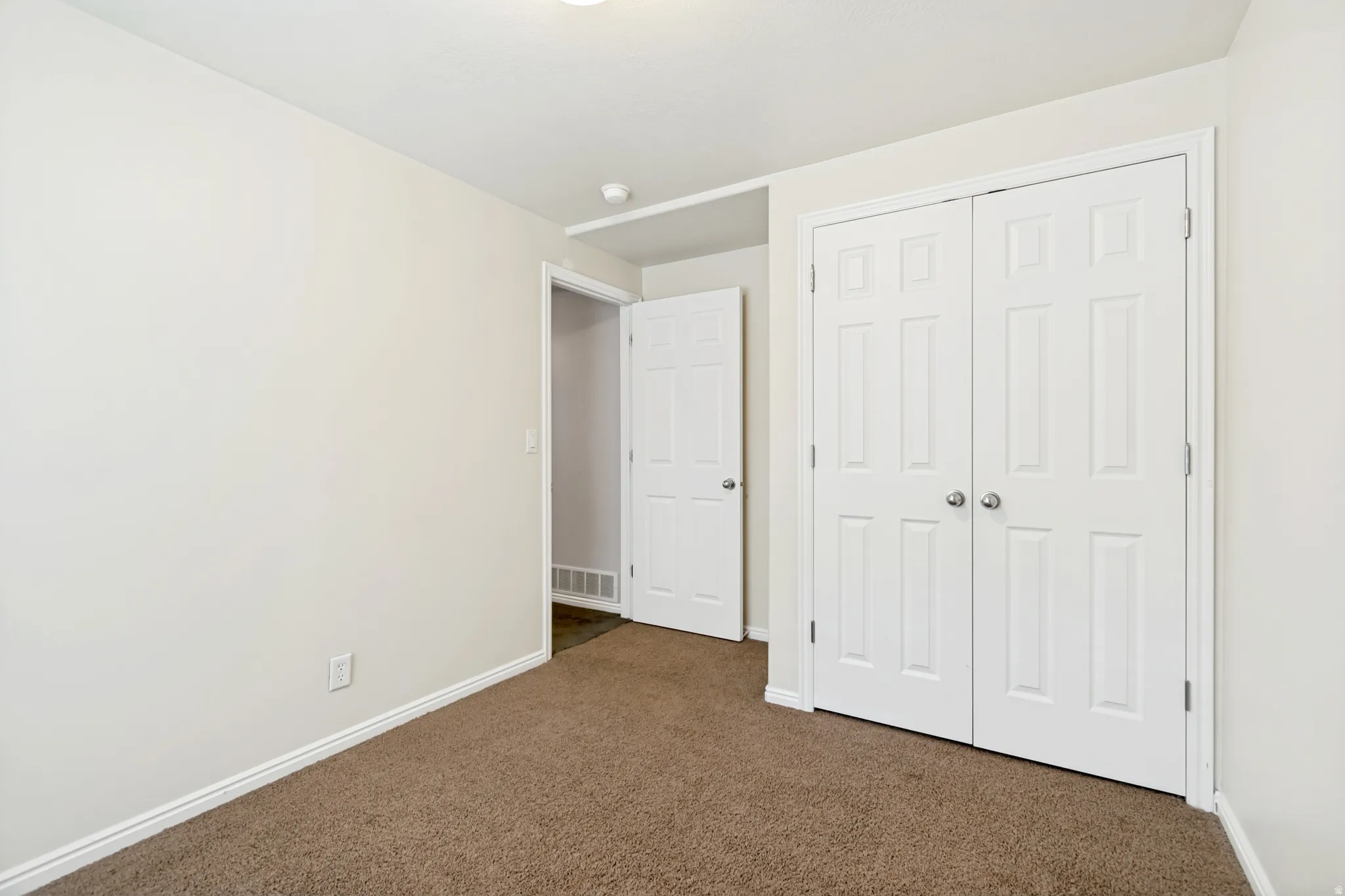 Basement Bedroom (3 of 3)