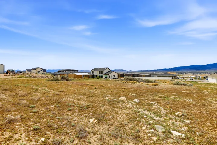 View of yard with a mountain view and a residential view