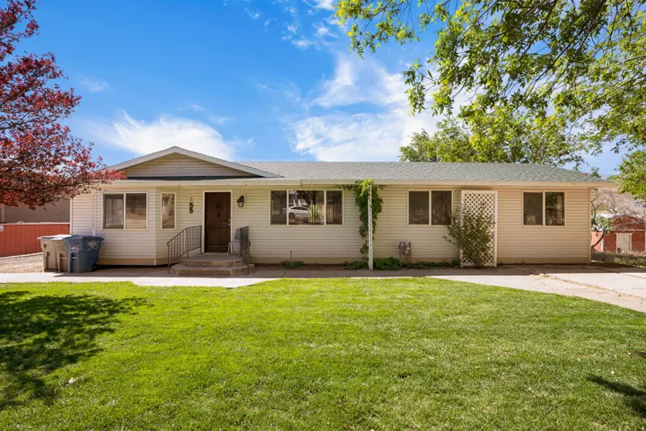 Ranch-style home featuring a front yard
