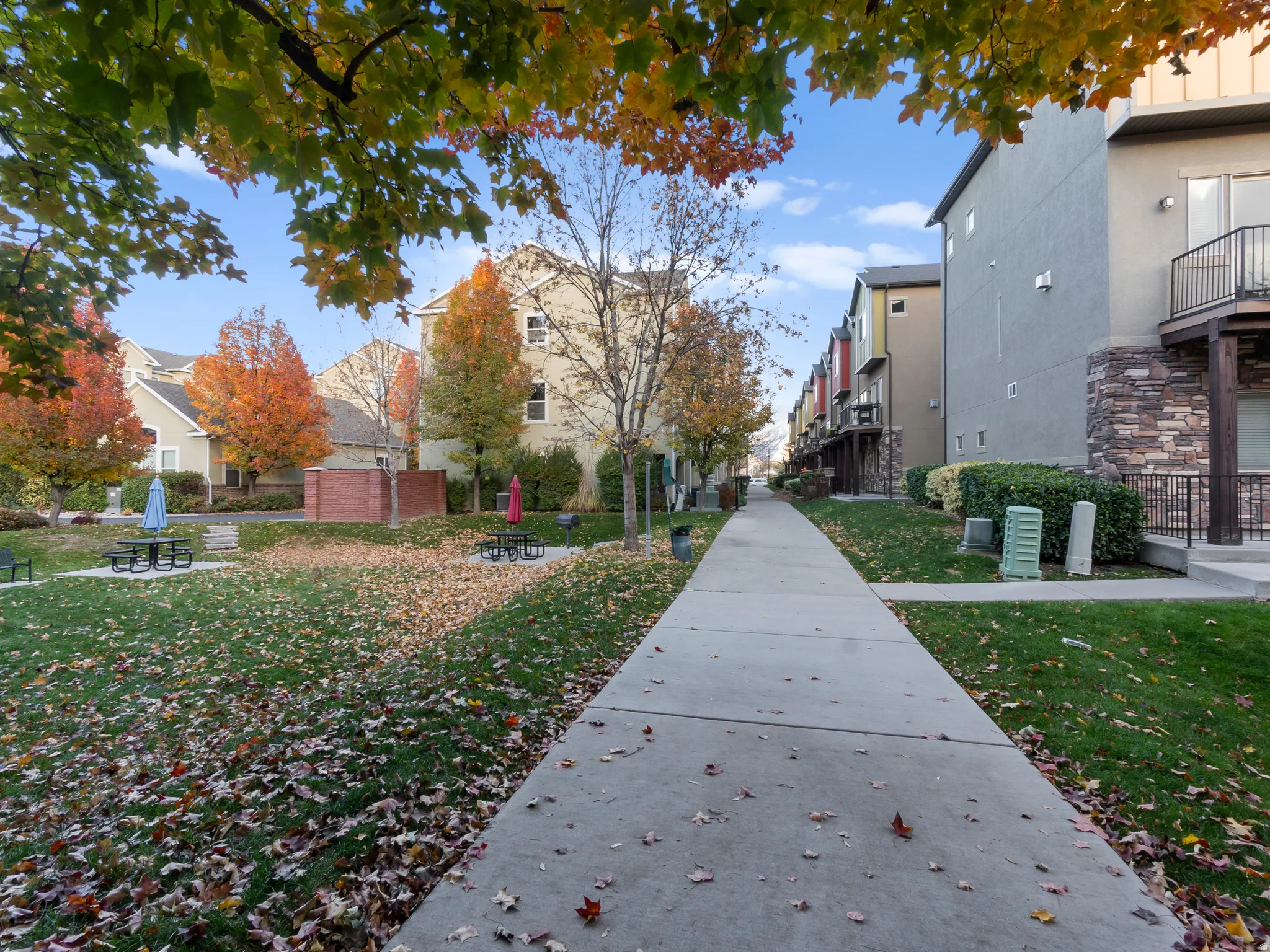 View of property's community featuring a residential view