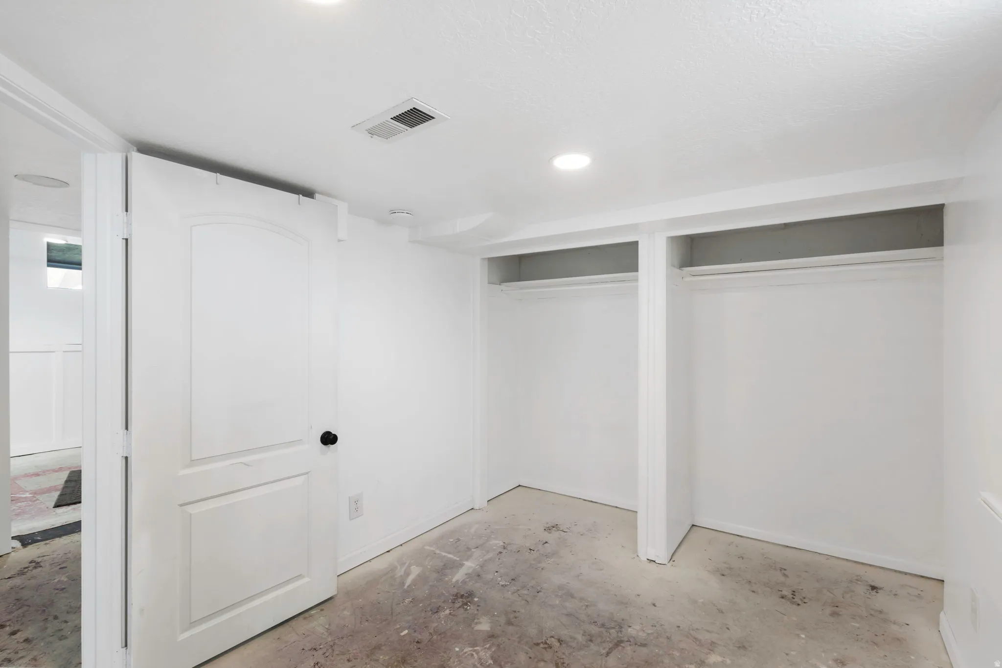 Finished below grade area featuring baseboards and recessed lighting
