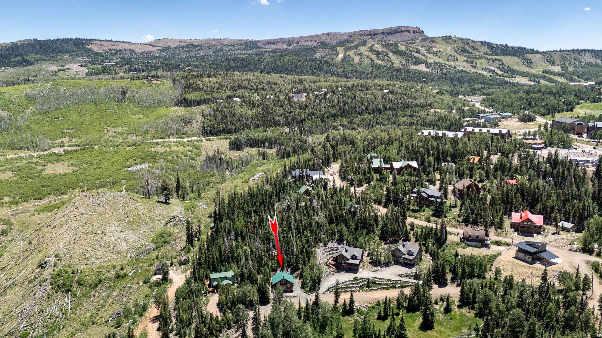 Aerial view of property and surrounding area with mountains