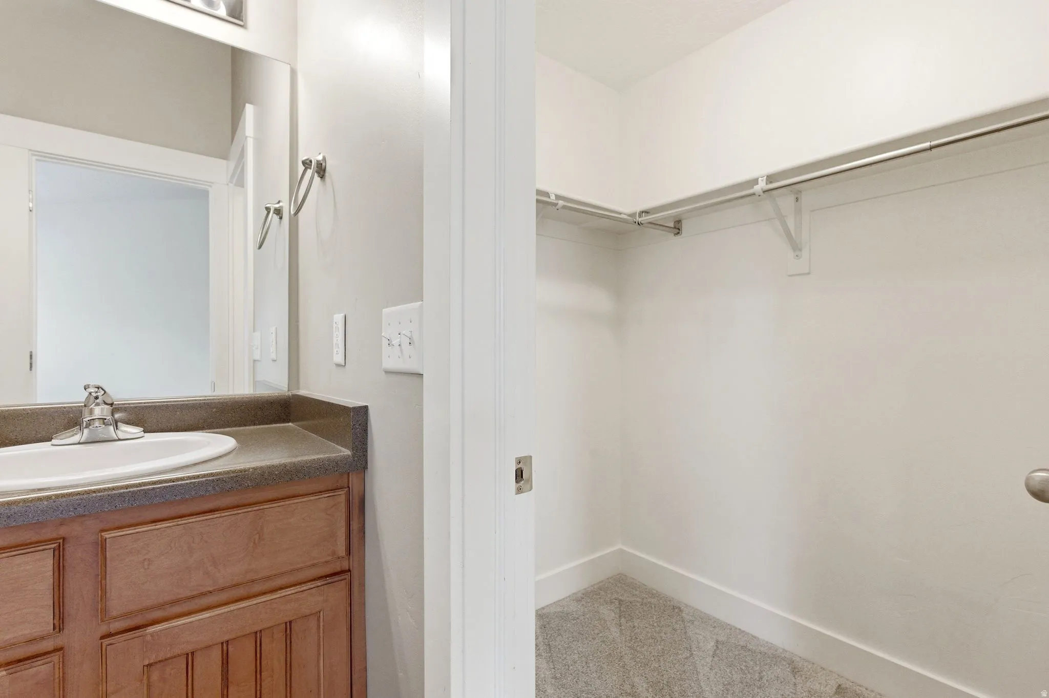 Walk in closet featuring a sink